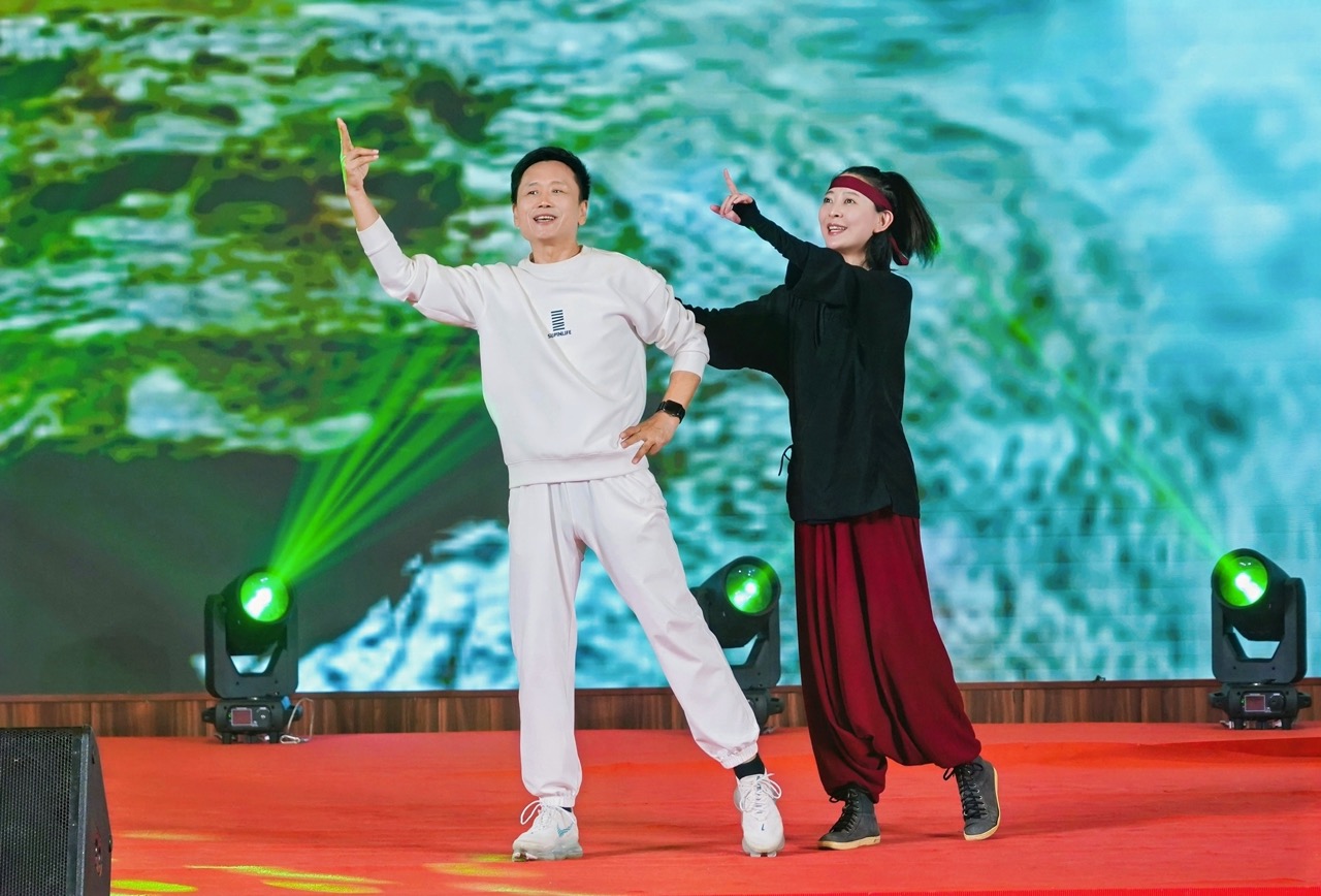 ��ʮ�촫ͳ�Ļ������뷢չ��������Ŀչ�ݣ���³�ӡ��޾�������